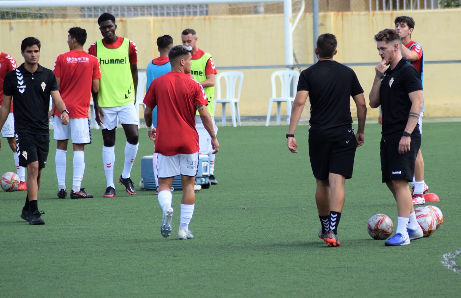 Entrenamiento con jugadores de fútbol