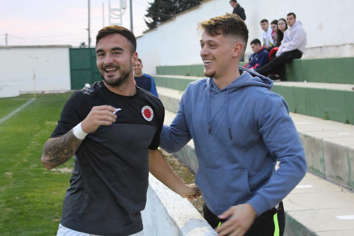 Juan Pedro en un campo de fútbol